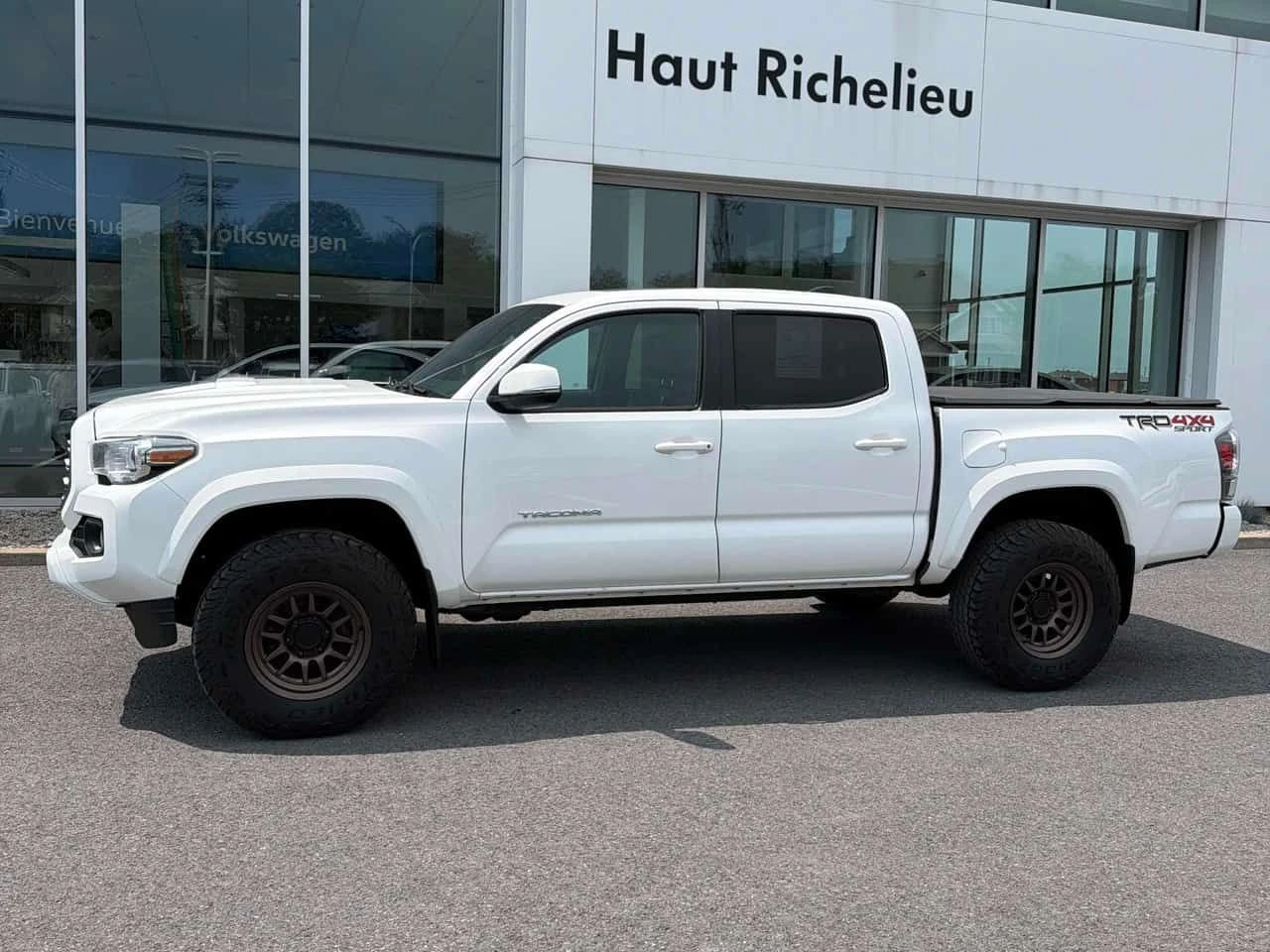 Toyota Tacoma * 4x4 Double Cab Manual SB * АВТОКРЕДИТ* , снимка 2 - Автомобили и джипове - 55428158
