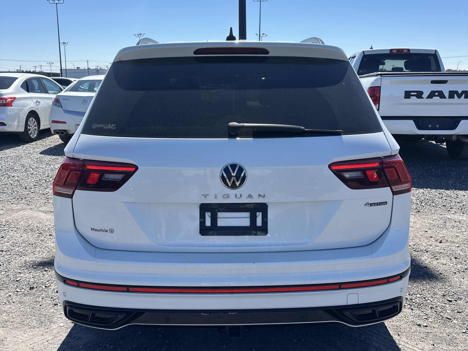 VW Tiguan Comfortline R-Line Black Edition / АВТОКРЕДИТ, снимка 4 - Автомобили и джипове - 55938128