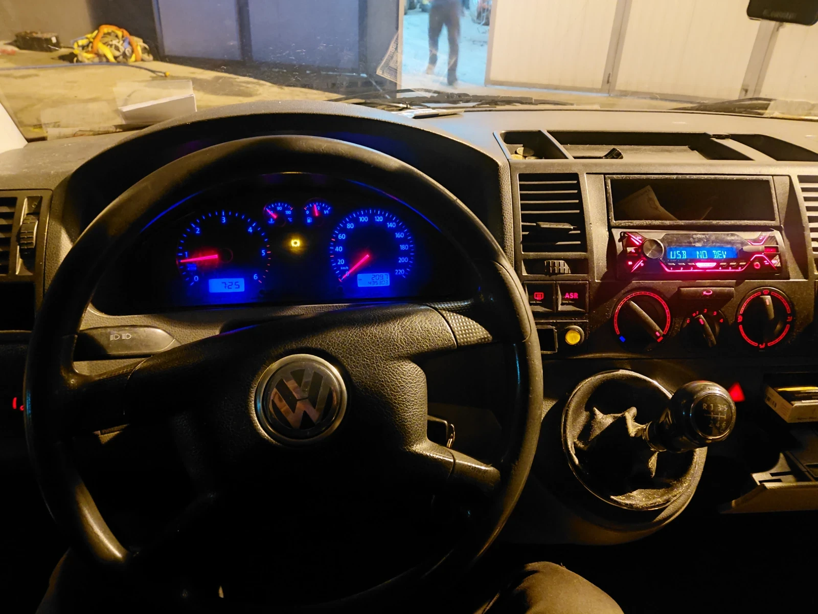 VW T5 2.5 Caravelle - изображение 3