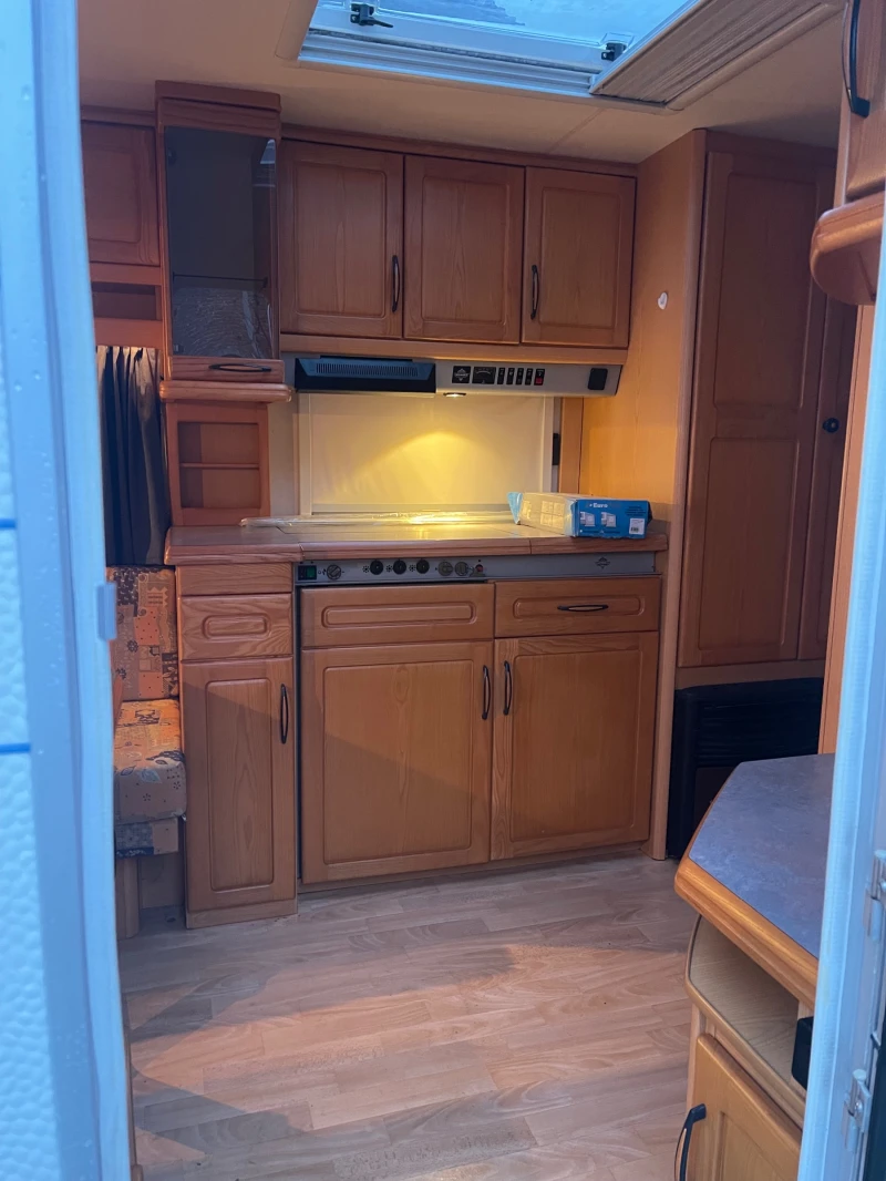 Каравана Hobby Penge, снимка 8 - Каравани и кемпери - 53057509