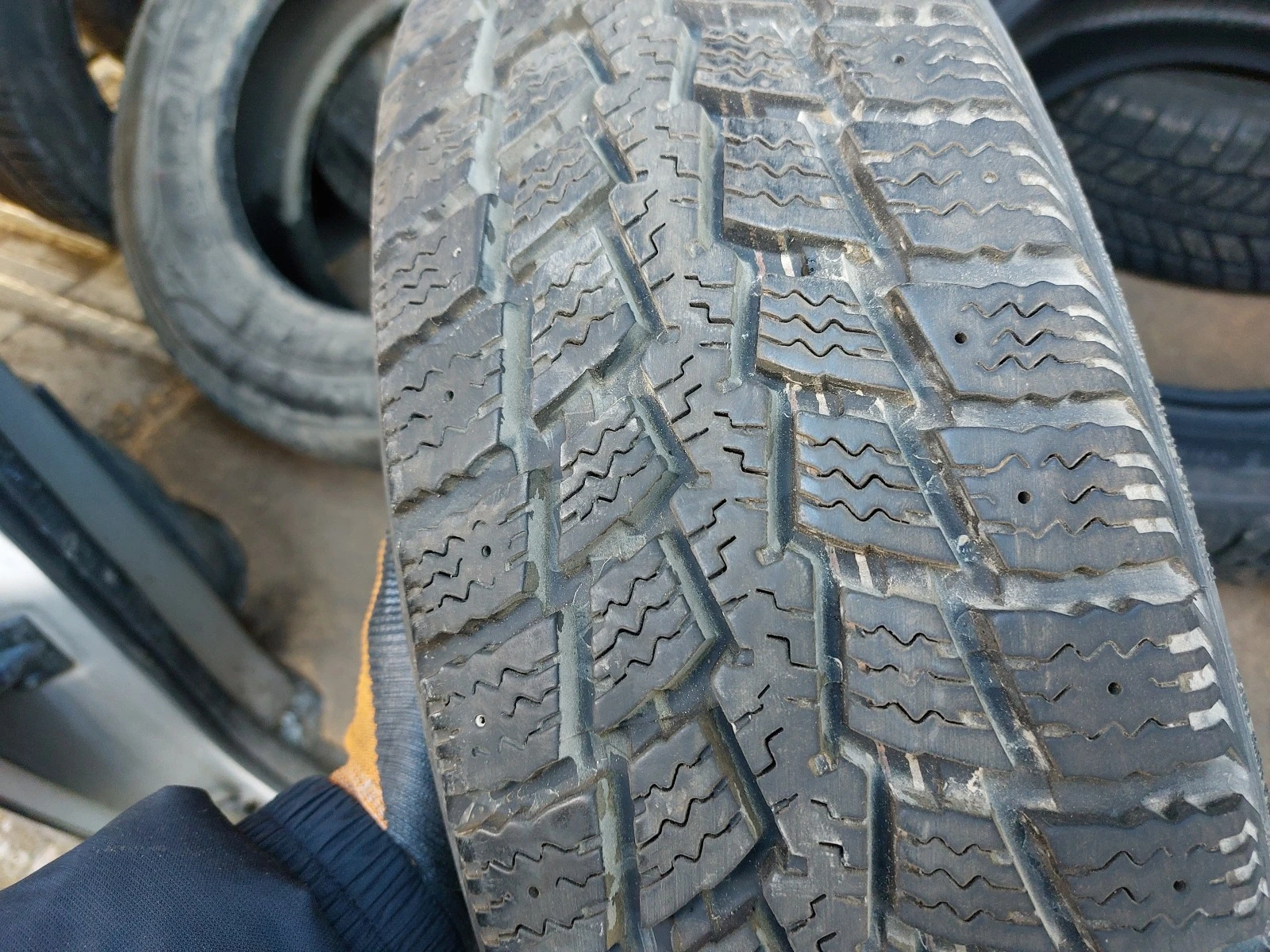 ���� 195/70R15 | Mobile.bg � ����������� 1