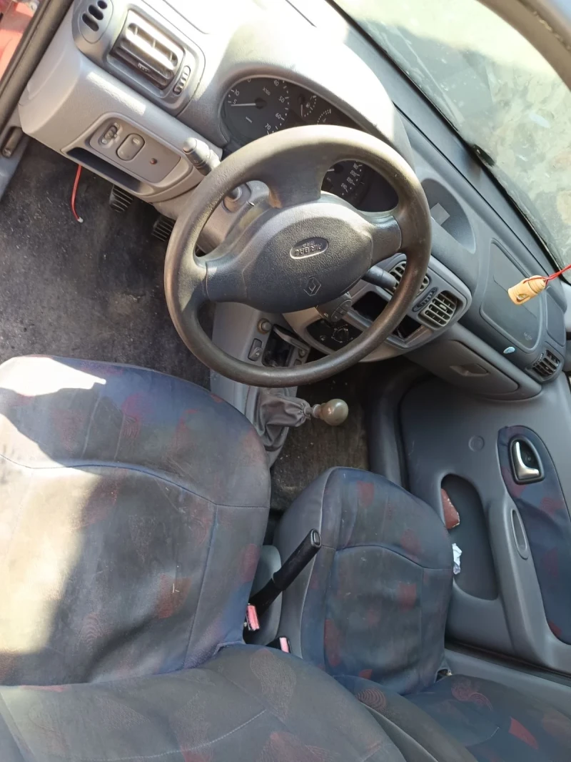 Renault Clio 1.4 benzin, снимка 3 - Автомобили и джипове - 52716941