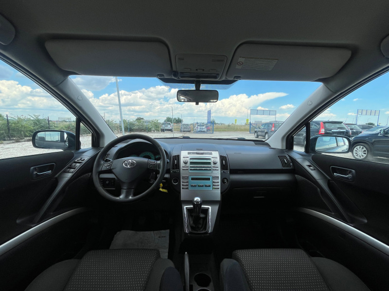 Toyota Corolla verso 2.2 D4D, снимка 11 - Автомобили и джипове - 46114824