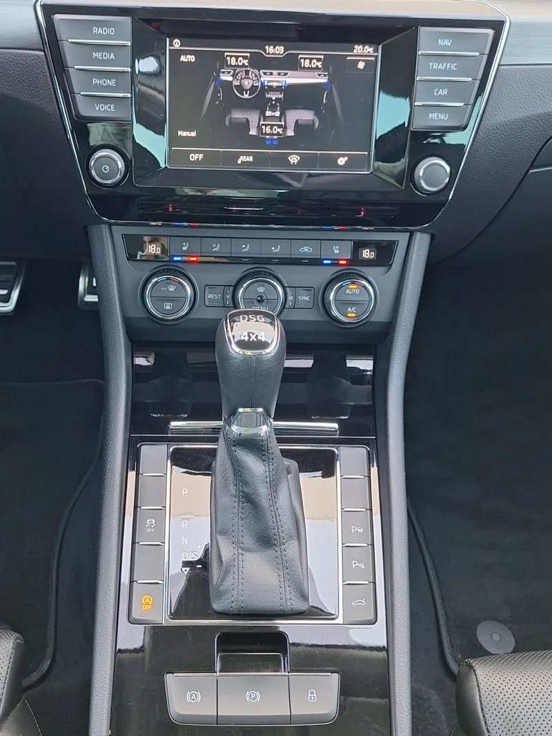 Skoda Superb  2.0 TDI 190 к.с. 4х4 ПЪЛНА СЕРВИЗНА  ИСТОРИЯ, снимка 12 - Автомобили и джипове - 50050065