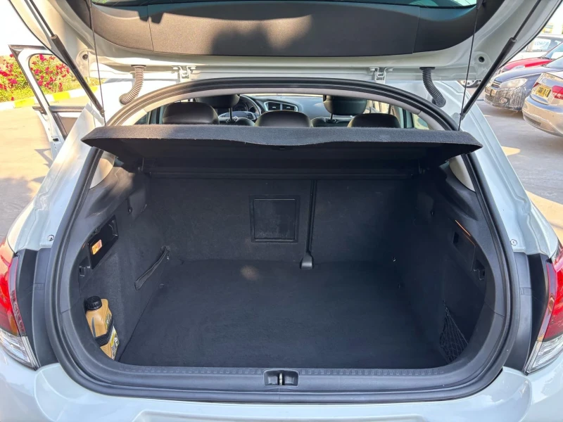 Citroen C4 1.2 131к.с Business Keyless, снимка 16 - Автомобили и джипове - 51355700