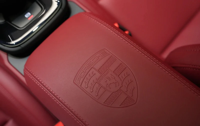 Porsche 911 Carrera 4 GTS 3.6 T-Hybrid, снимка 9 - Автомобили и джипове - 50858690