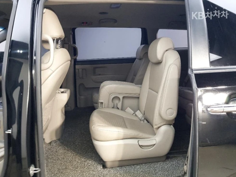 Kia Carnival 2019, снимка 8 - Автомобили и джипове - 51664983