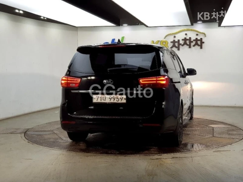 Kia Carnival 2019, снимка 3 - Автомобили и джипове - 51664983