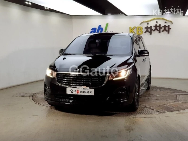 Kia Carnival 2019, снимка 2 - Автомобили и джипове - 51664983