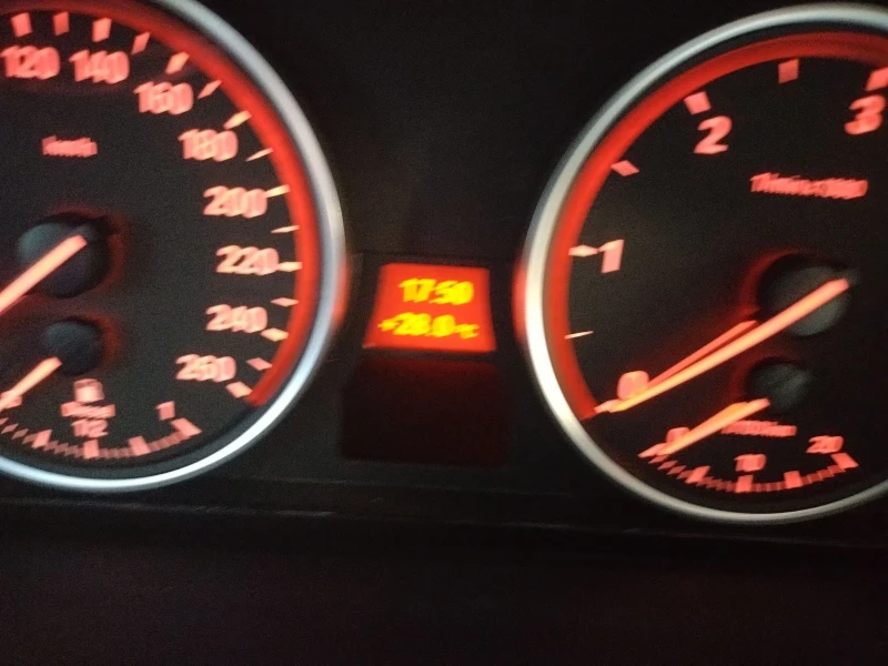 BMW 525 Xdrive, снимка 11 - Автомобили и джипове - 52676696