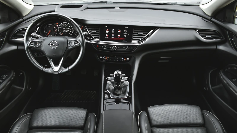 Opel Insignia Sports Tourer 2.0 CDTi Business Innovation, снимка 12 - Автомобили и джипове - 53075633