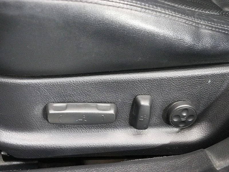 Hyundai Genesis 3.3, снимка 8 - Автомобили и джипове - 54615946