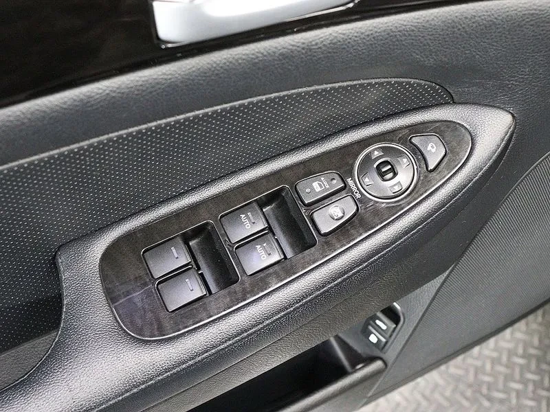 Hyundai Genesis 3.3, снимка 16 - Автомобили и джипове - 54615946