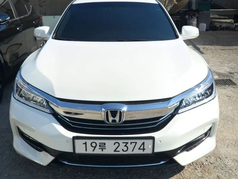 Honda Accord 2.0 Hybrid 9Th Generation, снимка 4 - Автомобили и джипове - 56021289