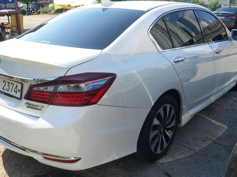 Honda Accord 2.0 Hybrid 9Th Generation, снимка 13 - Автомобили и джипове - 56021289