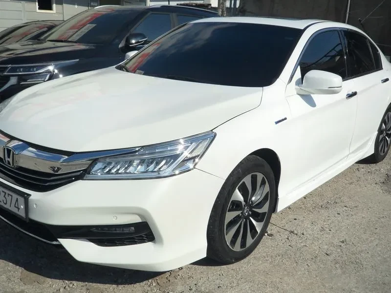Honda Accord 2.0 Hybrid 9Th Generation, снимка 3 - Автомобили и джипове - 56021289