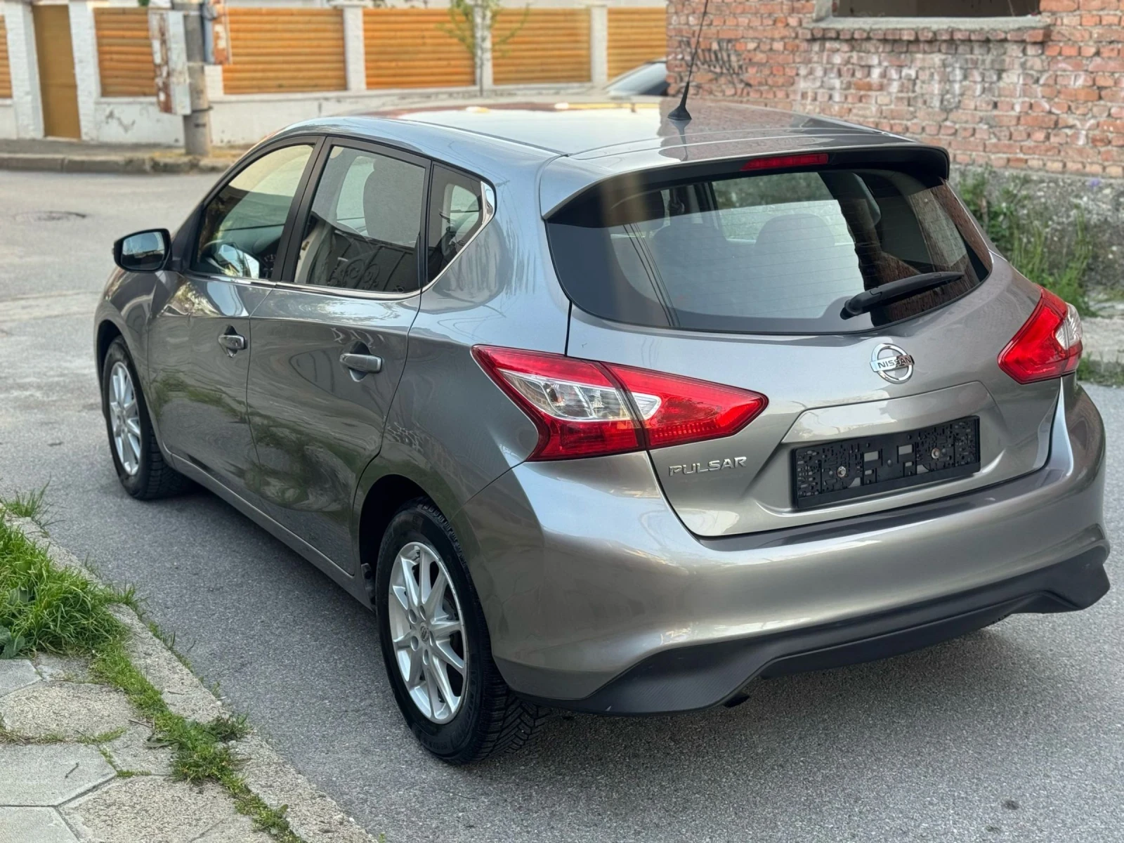 Nissan Pulsar 1.2i  Full Keylees + Distronik - изображение 5
