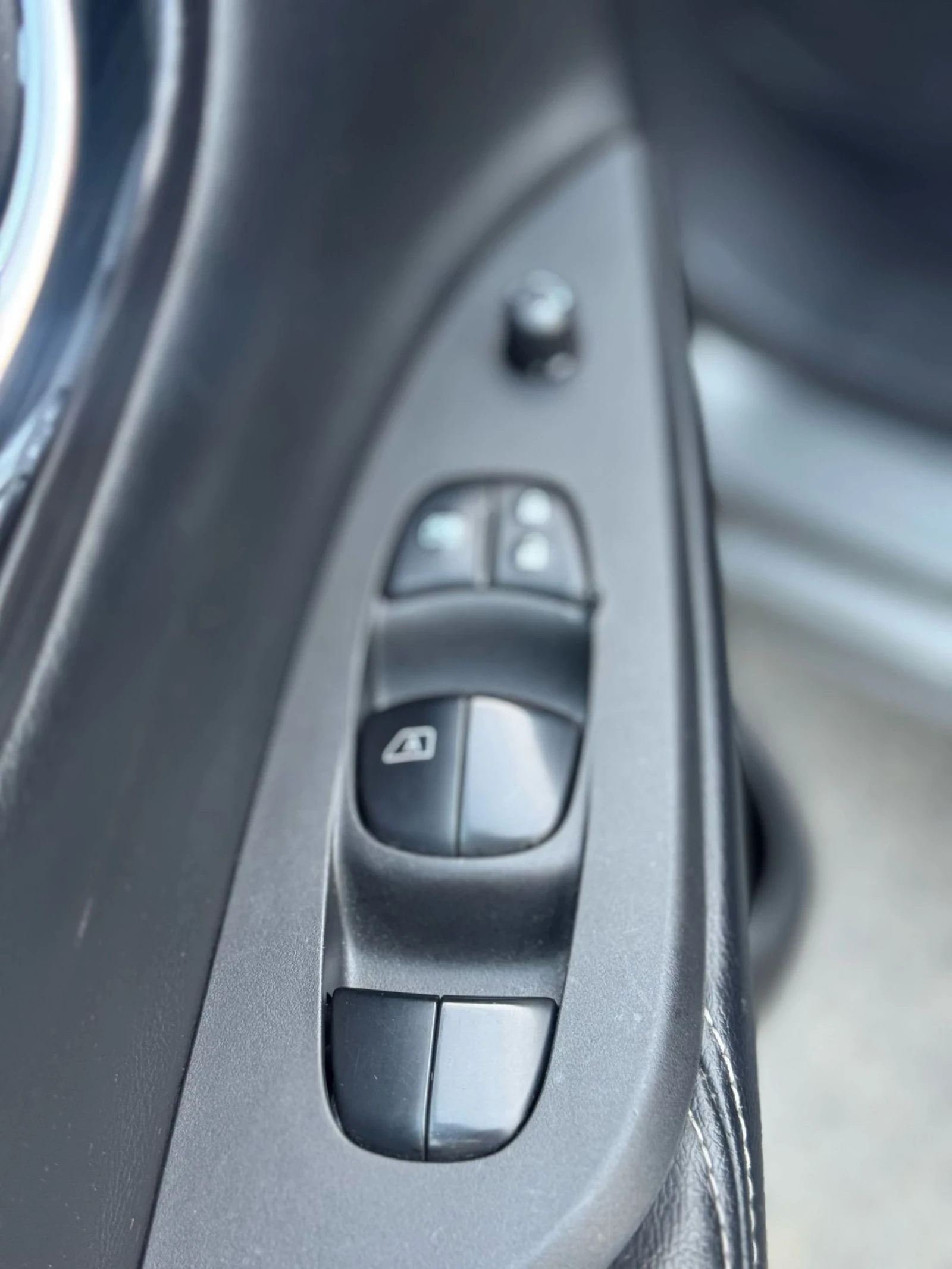 Nissan Pulsar 1.2i  Full Keylees + Distronik - изображение 8