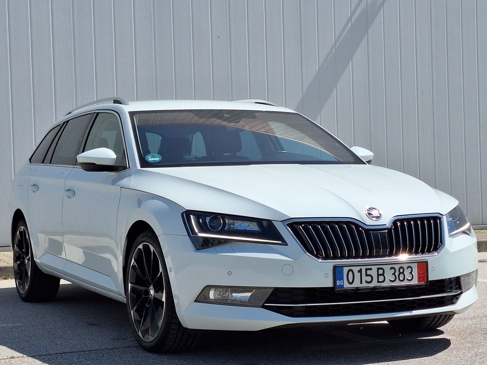 Skoda Superb 2.0 TDI * 190к.с.4х4 ПЪЛНА СЕРВИЗНА ИСТОРИЯ  - изображение 2