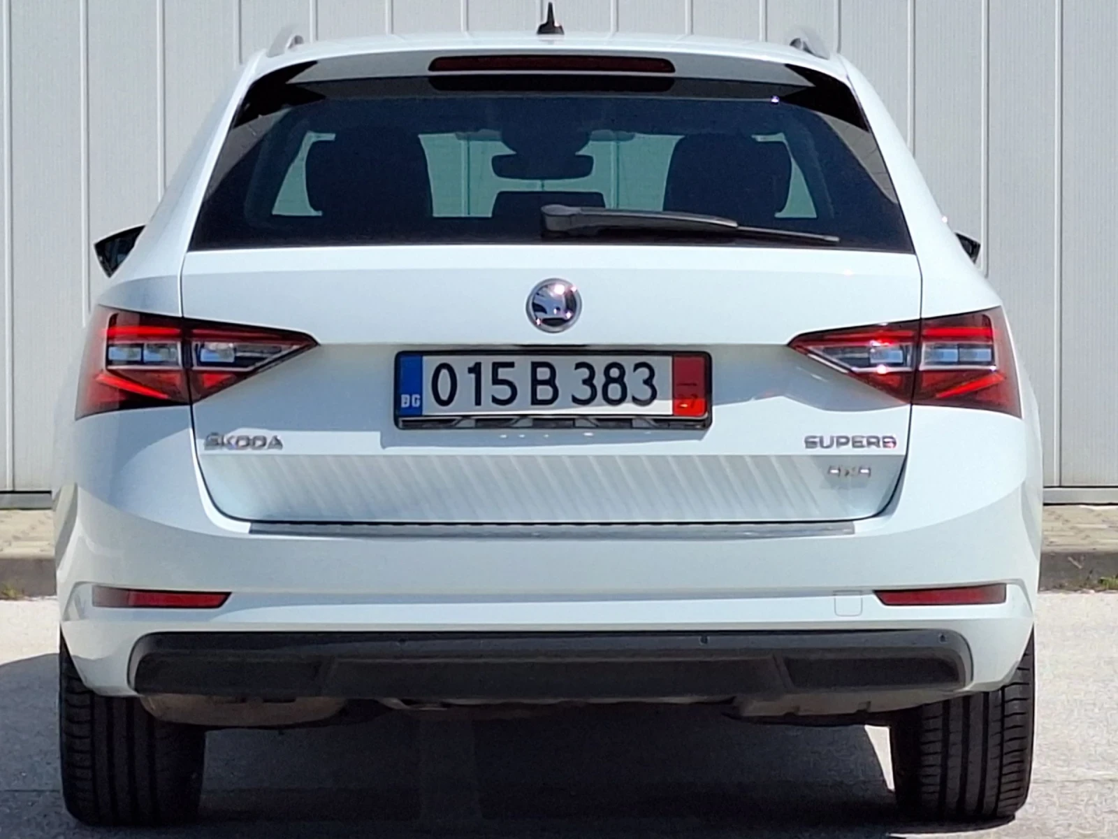 Skoda Superb 2.0 TDI * 190к.с.4х4 ПЪЛНА СЕРВИЗНА ИСТОРИЯ  - изображение 4