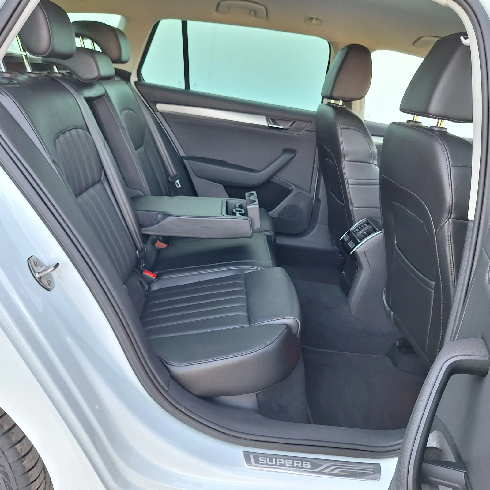 Skoda Superb 2.0 TDI 19044   *  | Mobile.bg   11