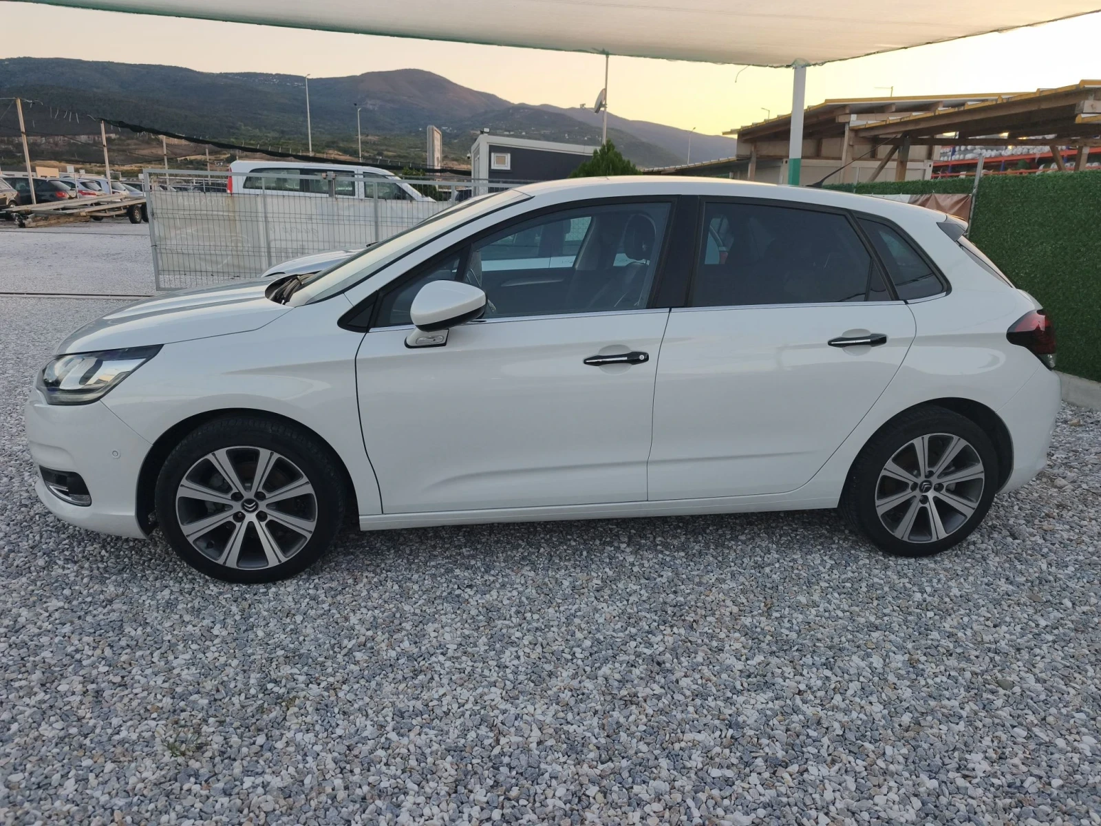 Citroen C4 1.2 131к.с Business Keyless, снимка 3 - Автомобили и джипове - 55199055