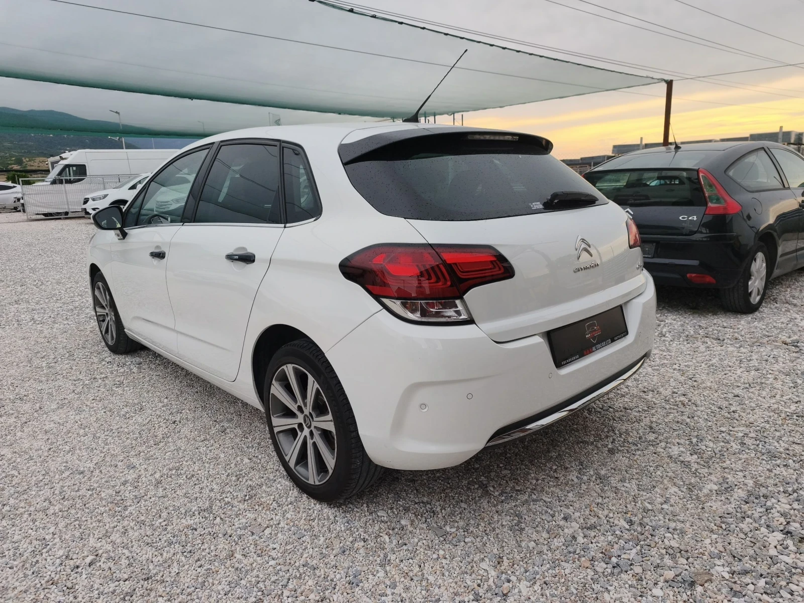 Citroen C4 1.2 131к.с Business Keyless, снимка 4 - Автомобили и джипове - 55034065
