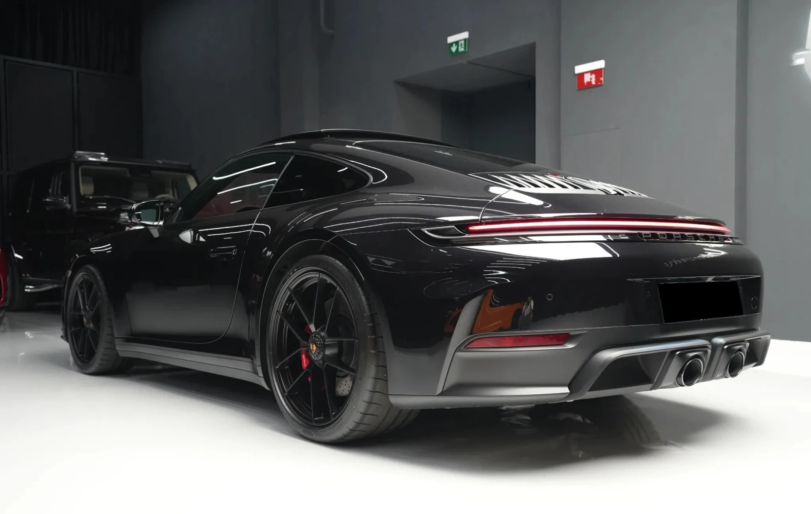 Porsche 911 Carrera 4 GTS 3.6 T-Hybrid - изображение 10