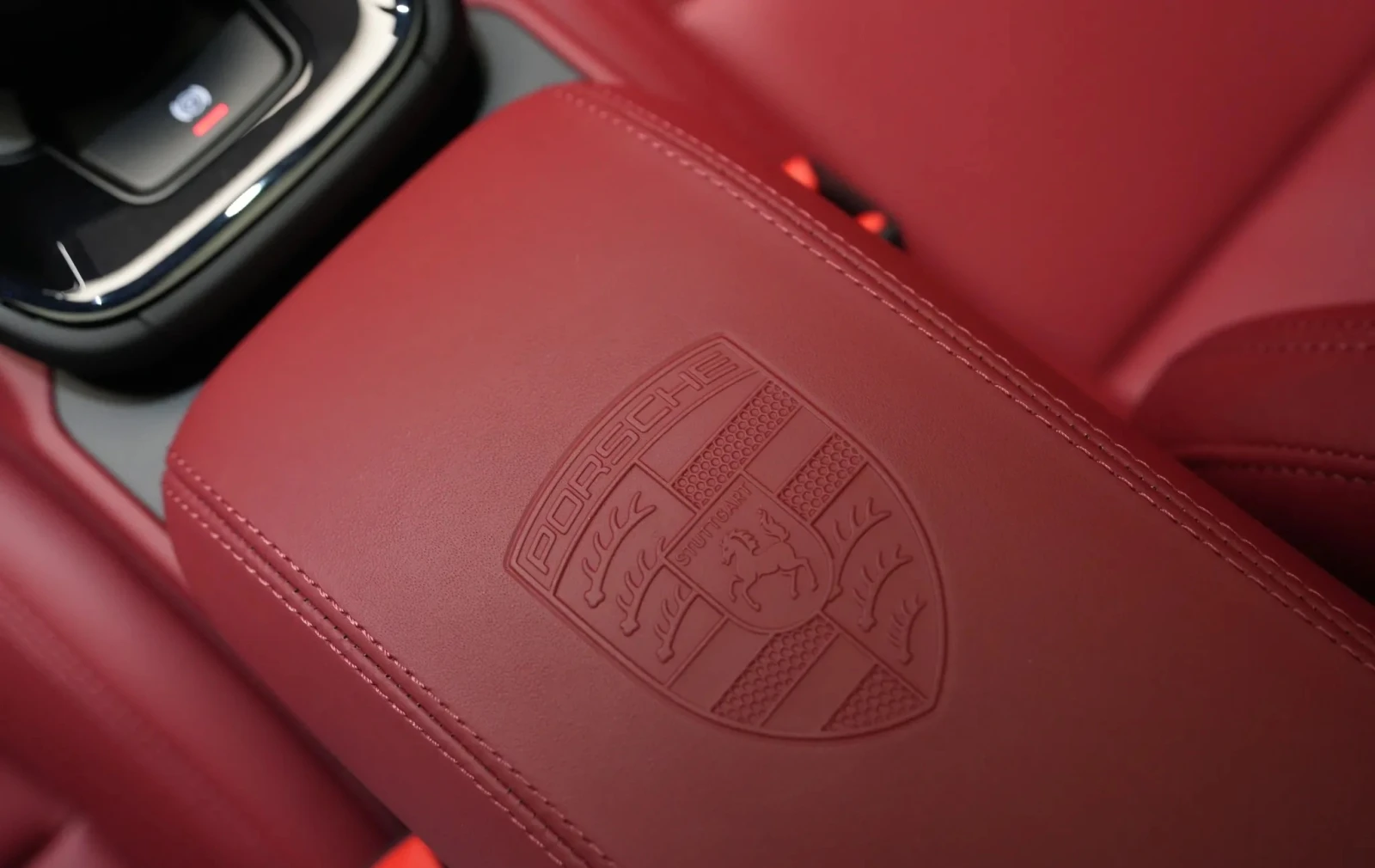 Porsche 911 Carrera 4 GTS 3.6 T-Hybrid - изображение 9