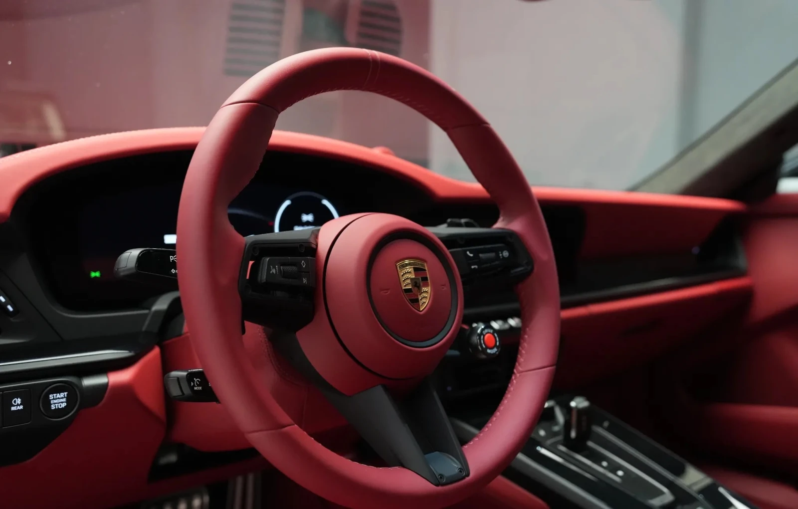 Porsche 911 Carrera 4 GTS 3.6 T-Hybrid - изображение 6