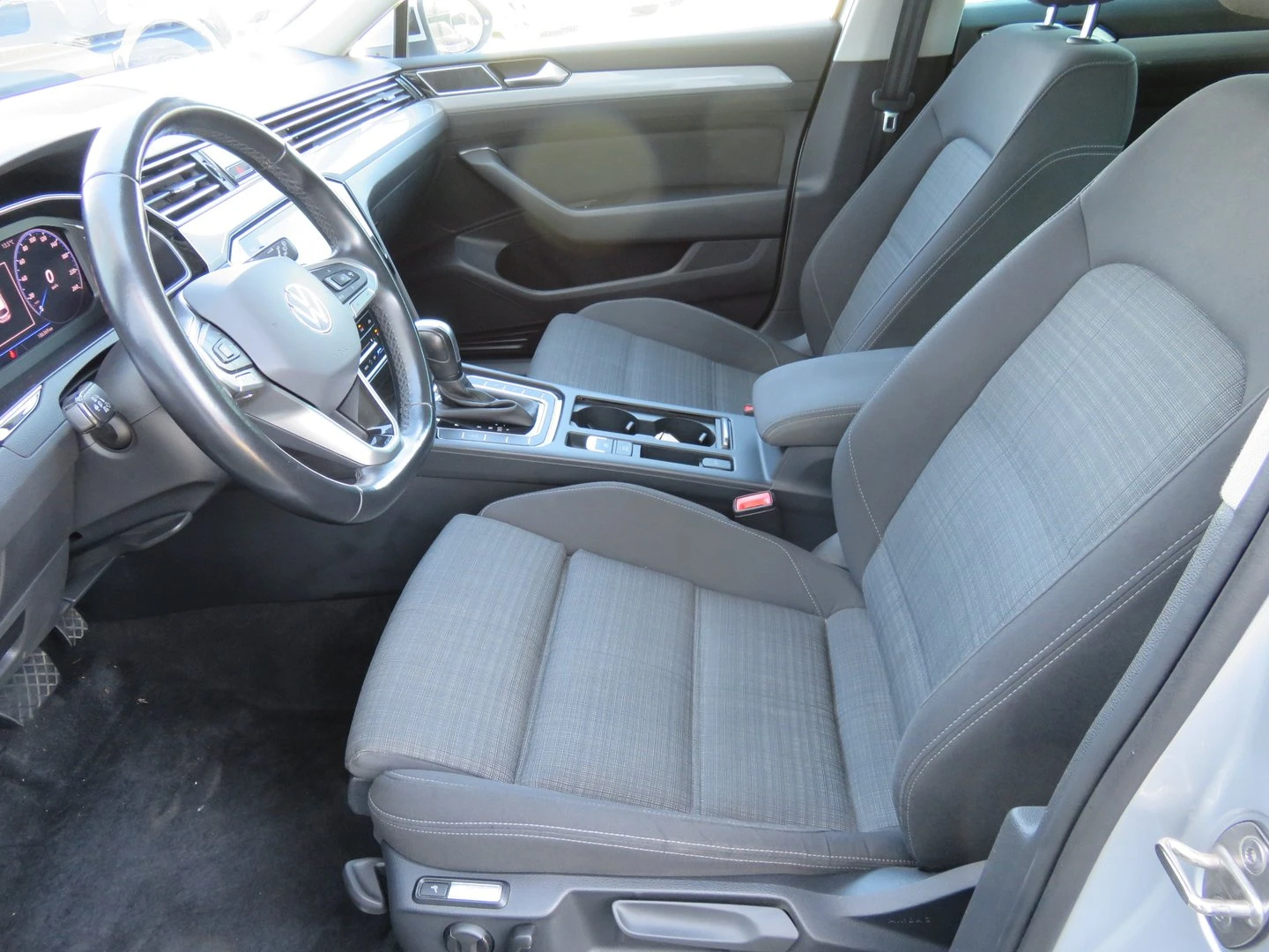 VW Passat Business 2.0 TDI SCR DSG - изображение 4