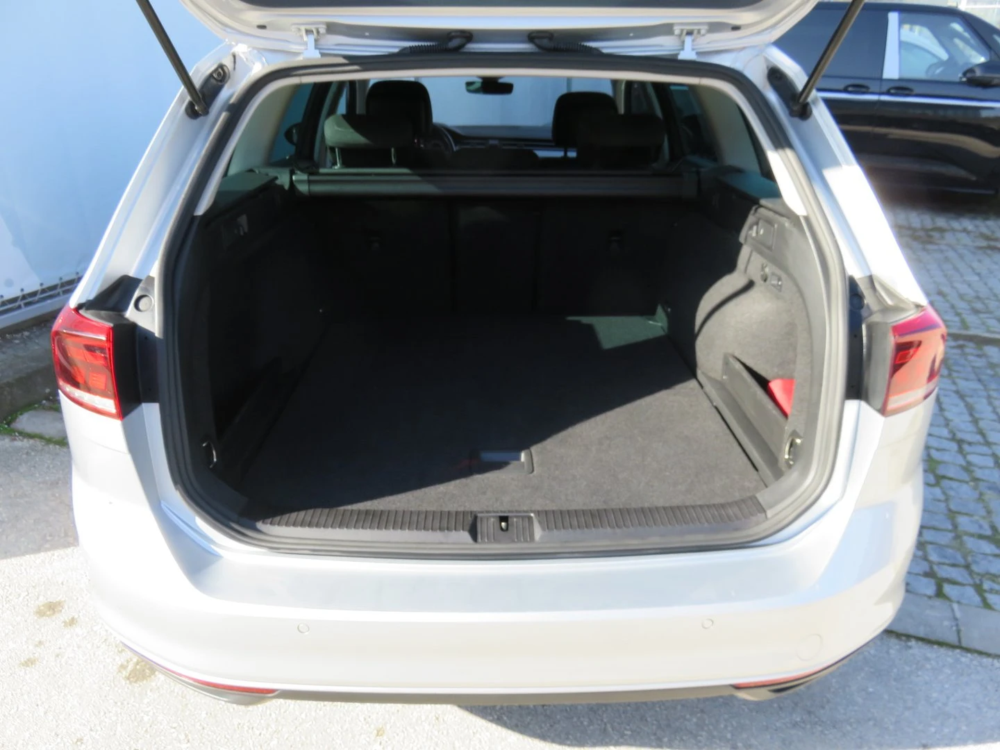 VW Passat Business 2.0 TDI SCR DSG - изображение 6