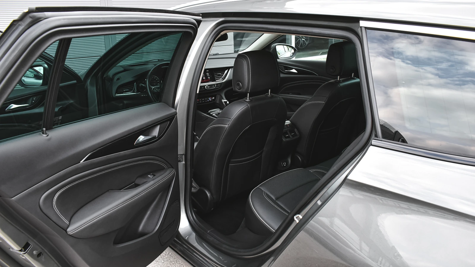 Opel Insignia Sports Tourer 2.0 CDTi Business Innovation - изображение 9