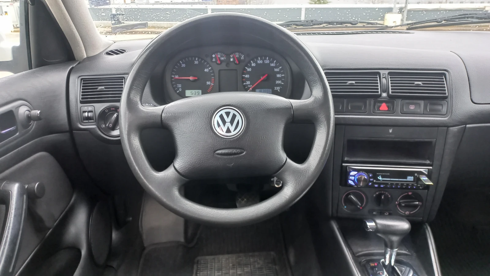 VW Golf 1.9 TDI АВТОМАТИК - изображение 9