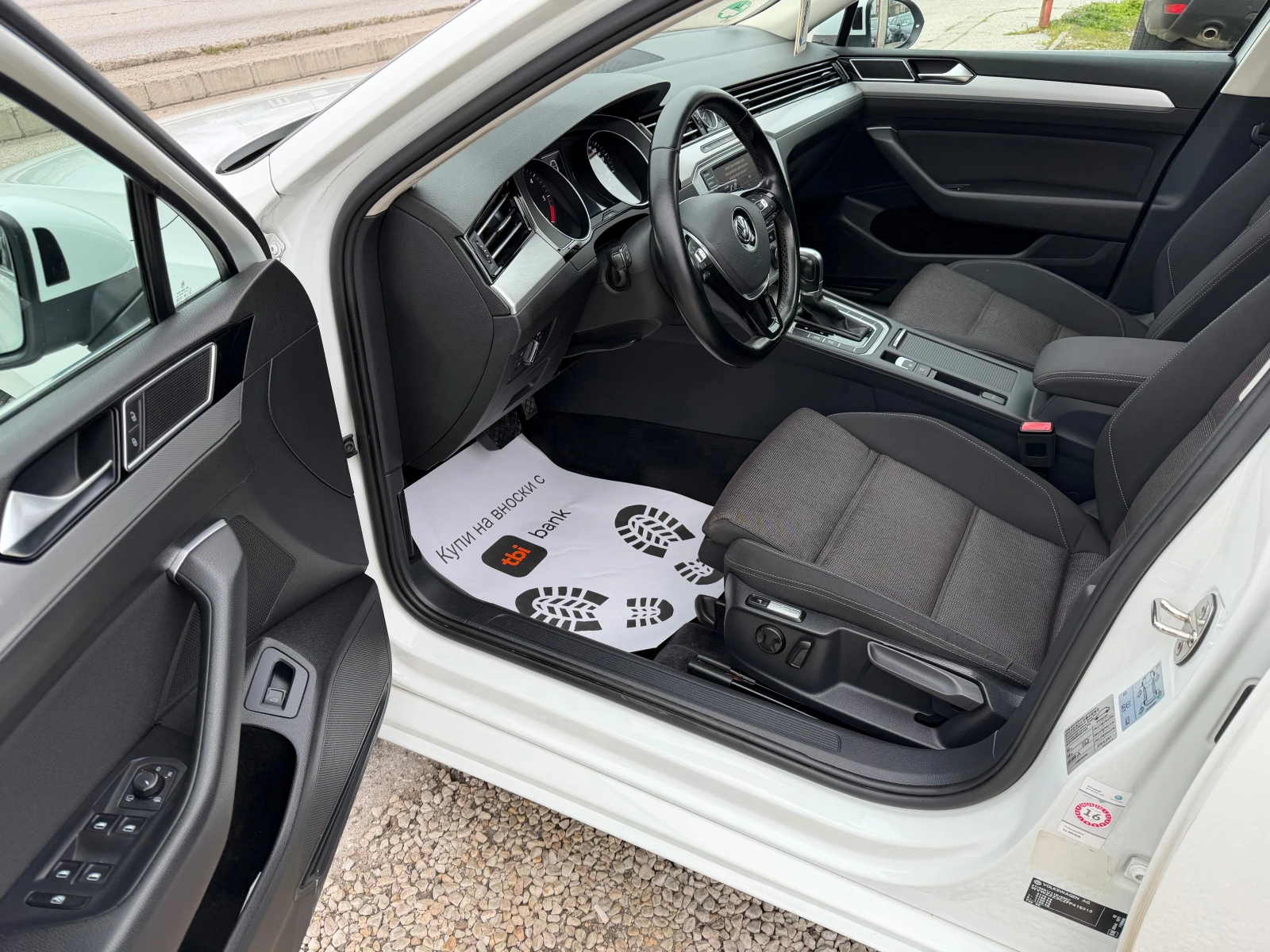 VW Passat 2.0TDI* Distronik* Highline* MASSAGE* PANO* 4xПодг, снимка 6 - Автомобили и джипове - 53966955