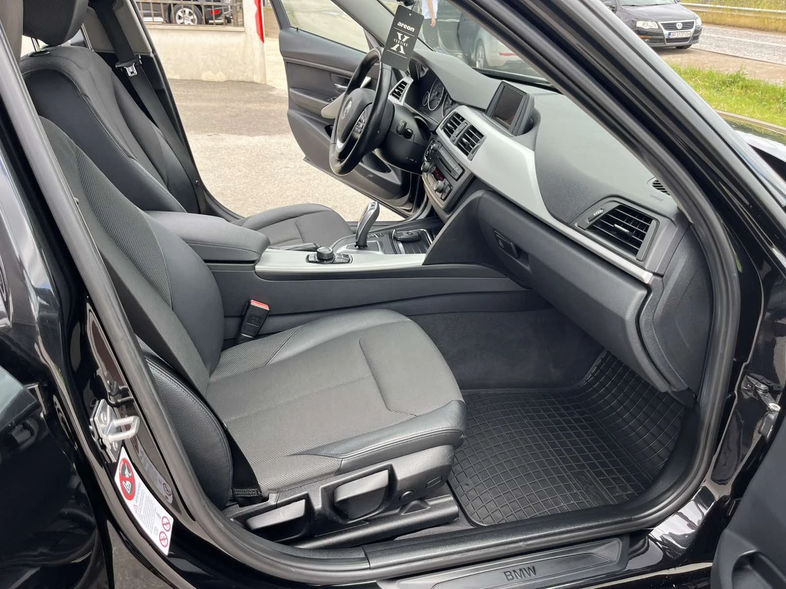 BMW 320 2.0d 184кс 8 ск. КСЕНОН РЕГИСТРИРАНО ОБСЛУЖЕНО, снимка 11 - Автомобили и джипове - 54761879
