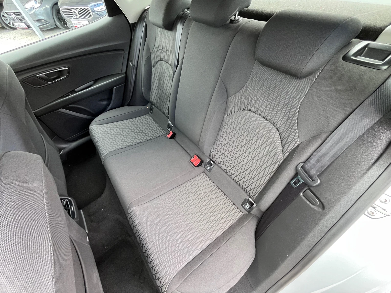 Seat Leon 1.6TDI Style, снимка 12 - Автомобили и джипове - 54959408