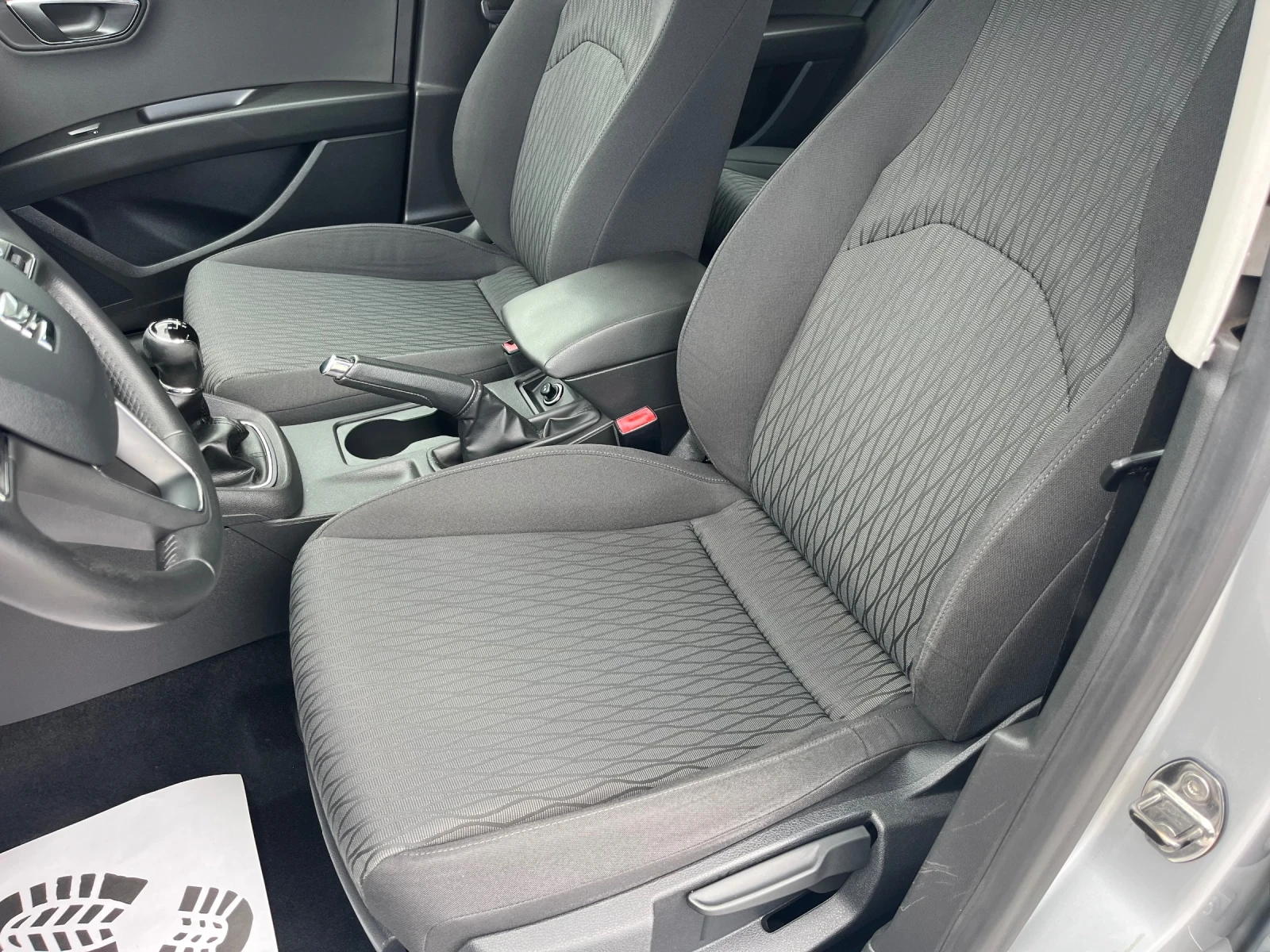Seat Leon 1.6TDI Style, снимка 10 - Автомобили и джипове - 54959408