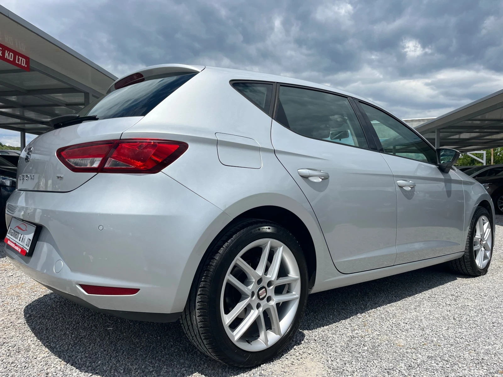 Seat Leon 1.6TDI Style, снимка 5 - Автомобили и джипове - 54959408