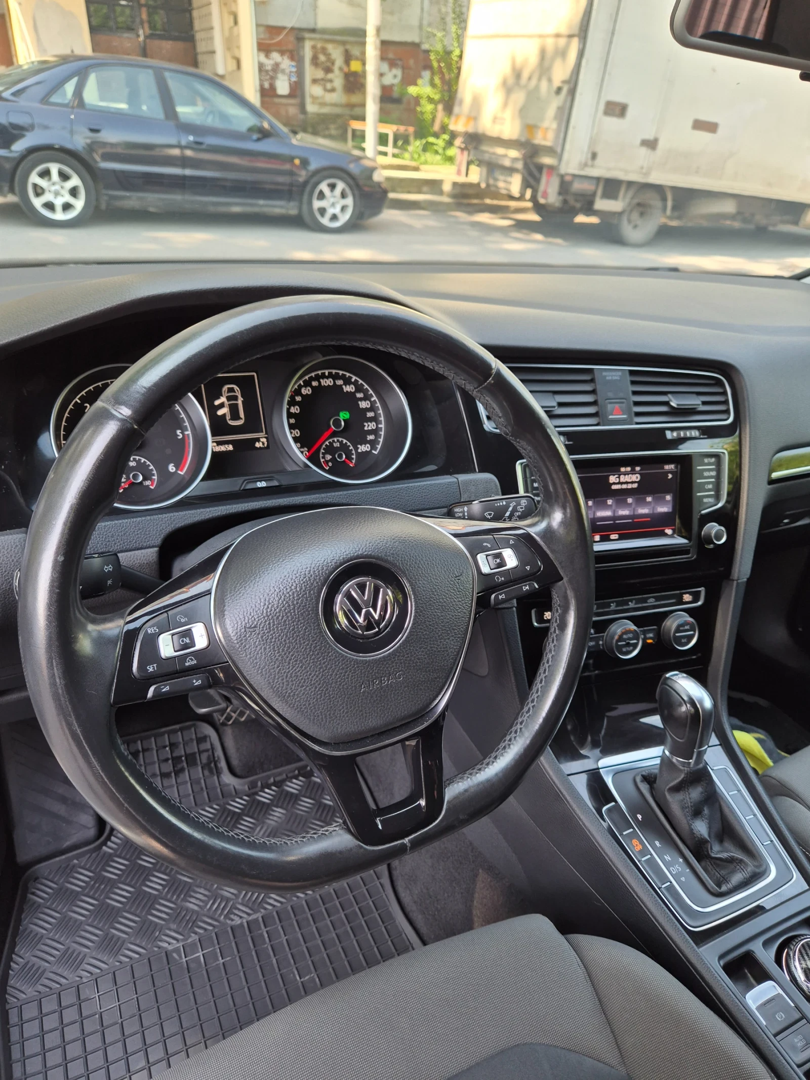 VW Golf 1.6-110к, снимка 5 - Автомобили и джипове - 55707100