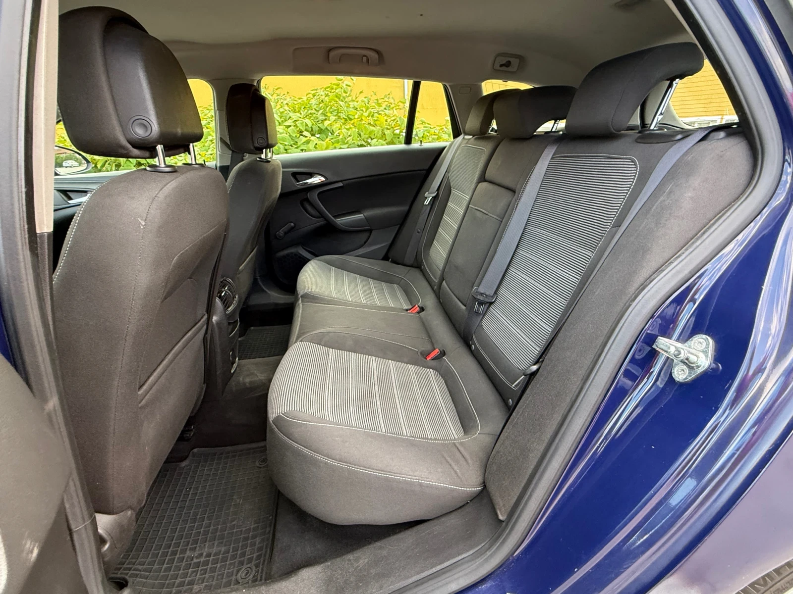 Opel Insignia 2.0 dizel, снимка 10 - Автомобили и джипове - 55930015