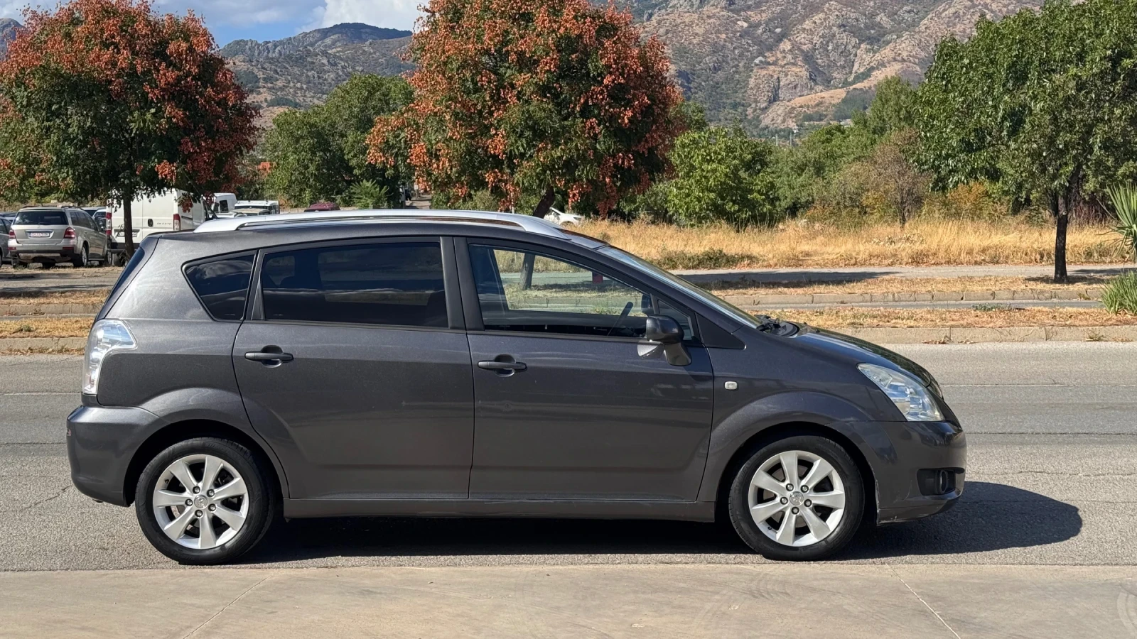 Toyota Corolla verso 2.2D-4D 1СОБСТВЕНИК* 7местен* , снимка 6 - Автомобили и джипове - 55952421