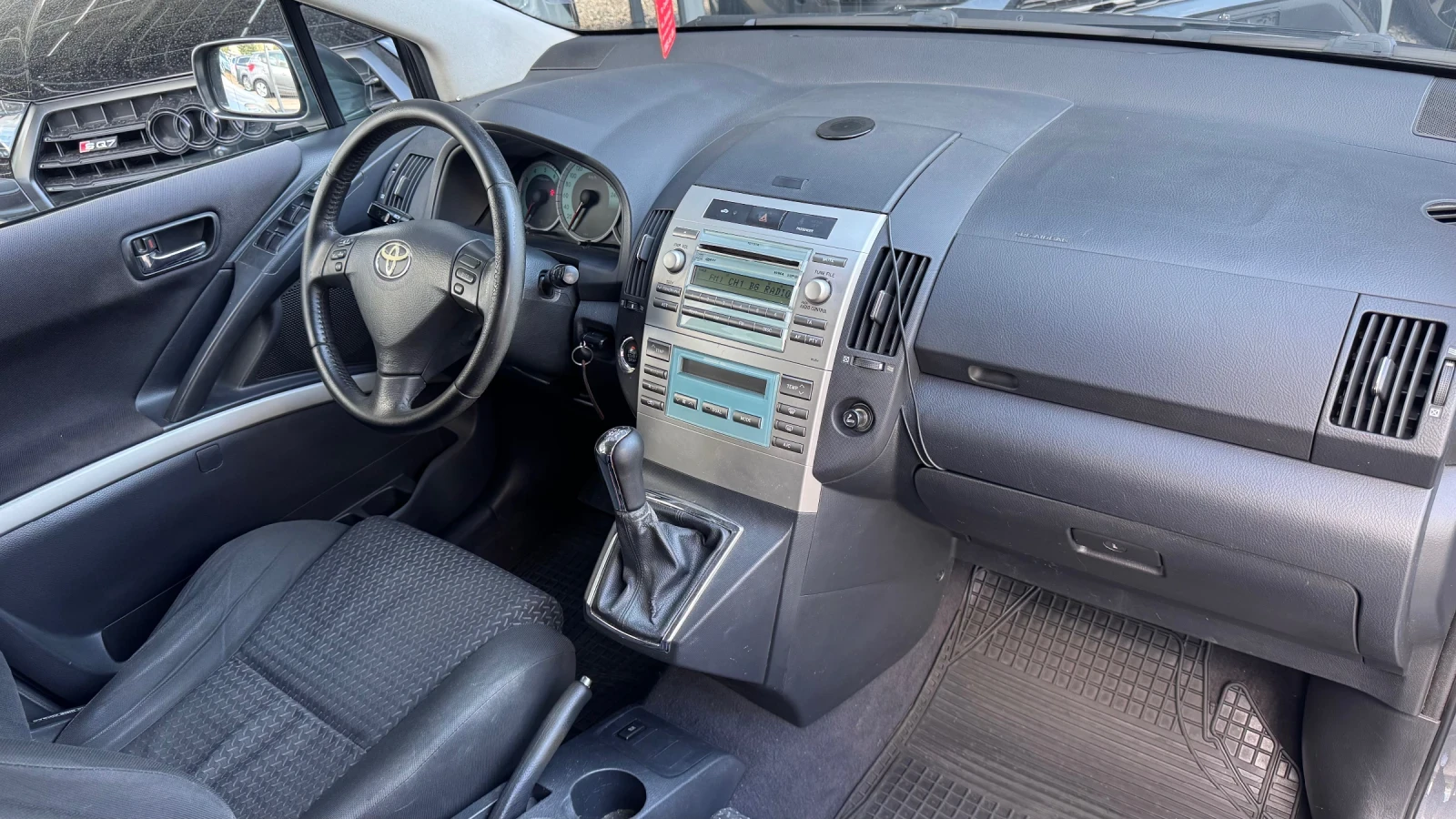Toyota Corolla verso 2.2D-4D 1СОБСТВЕНИК* 7местен* , снимка 10 - Автомобили и джипове - 55952421