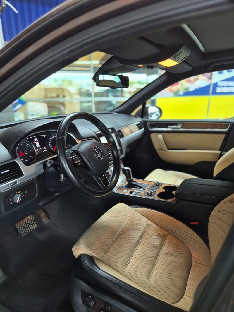 VW Touareg MAX FULL! НОВИ ВЕРИГИ! EXCLUSIVE! 245к.с., снимка 11 - Автомобили и джипове - 51688671