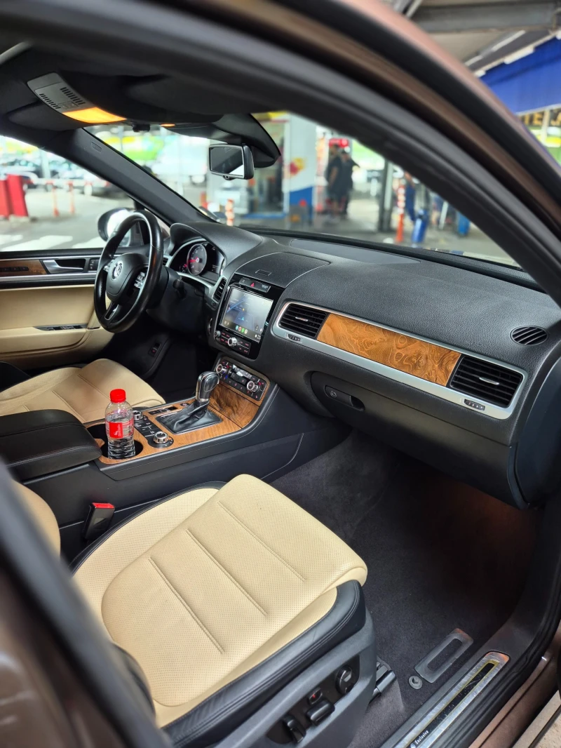 VW Touareg MAX FULL! НОВИ ВЕРИГИ! EXCLUSIVE! 245к.с., снимка 12 - Автомобили и джипове - 51688671