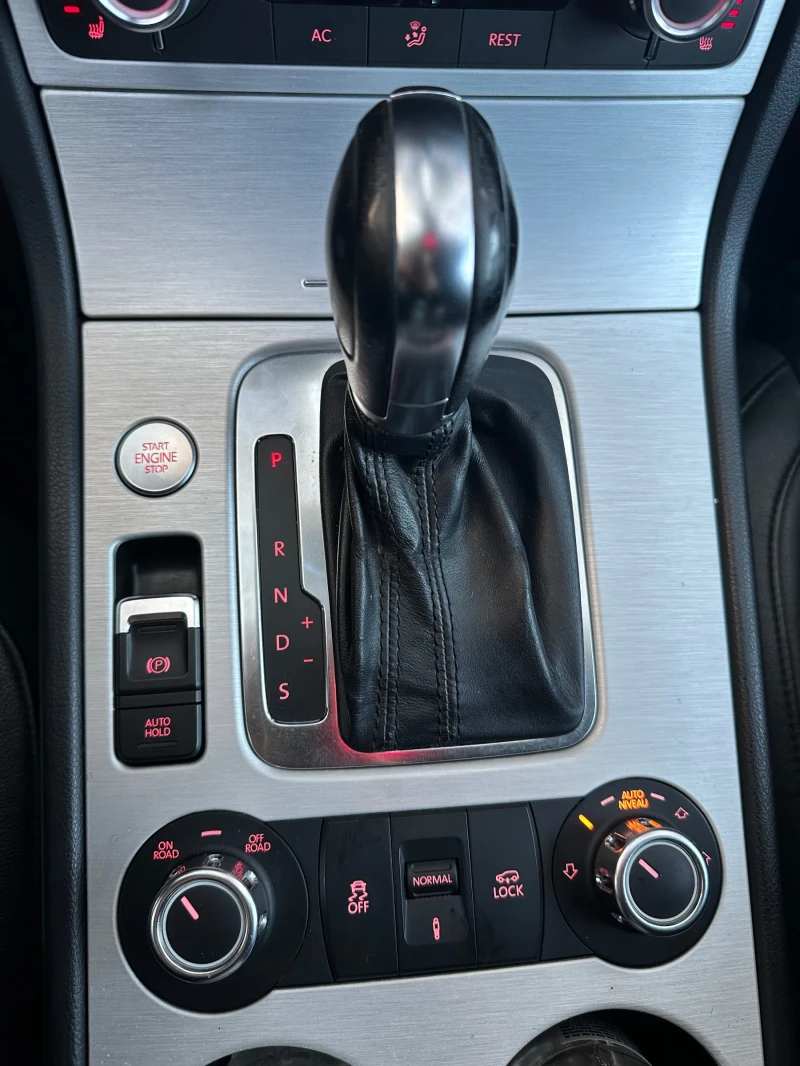 VW Touareg 4.2 TDI, снимка 11 - Автомобили и джипове - 52947244