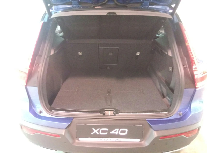 Volvo XC40 2018, снимка 7 - Автомобили и джипове - 53133235