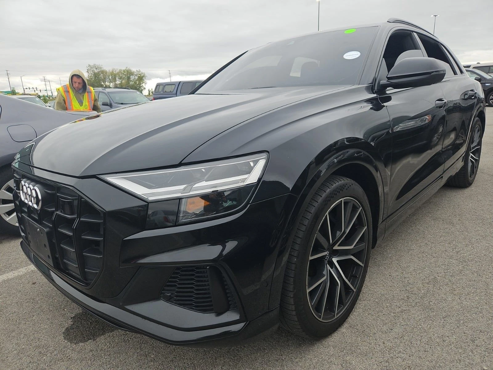Audi SQ8 PREMIUM PLUS DISTRONIC/ОБДУХВАНЕ/FULL - изображение 3