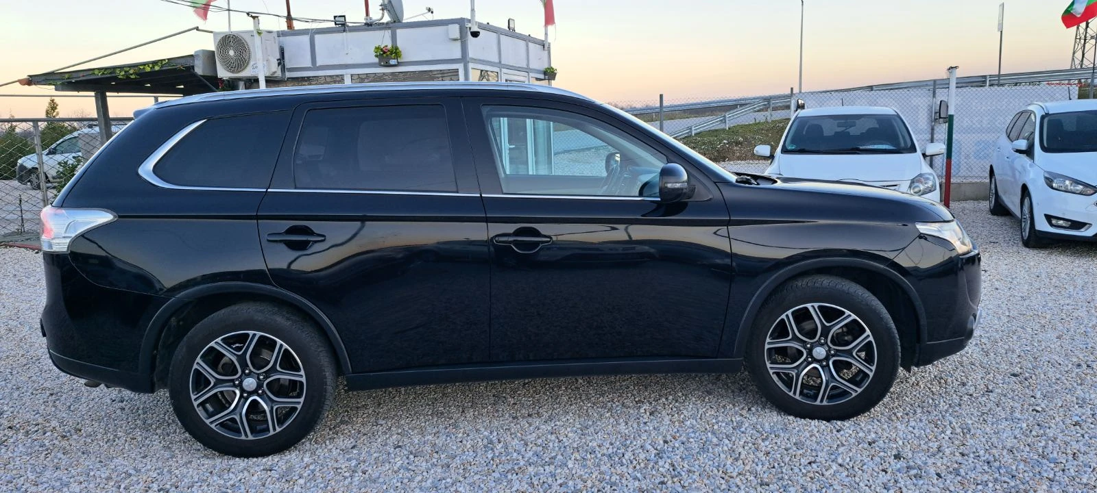 Mitsubishi Outlander 2.2D 4X4 7M Nav - изображение 8