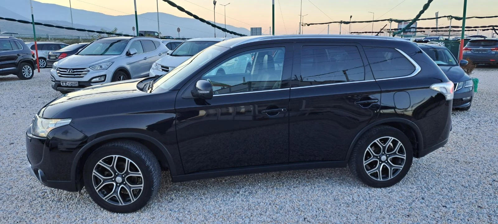 Mitsubishi Outlander 2.2D 4X4 7M Nav - изображение 4